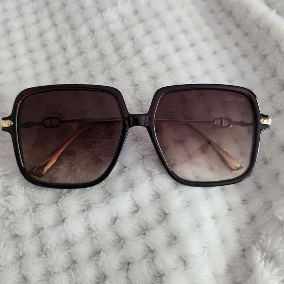 Dior Women's Sunglasses - Black Frame with Brown Gradient Lenses - Picture 1 of 4